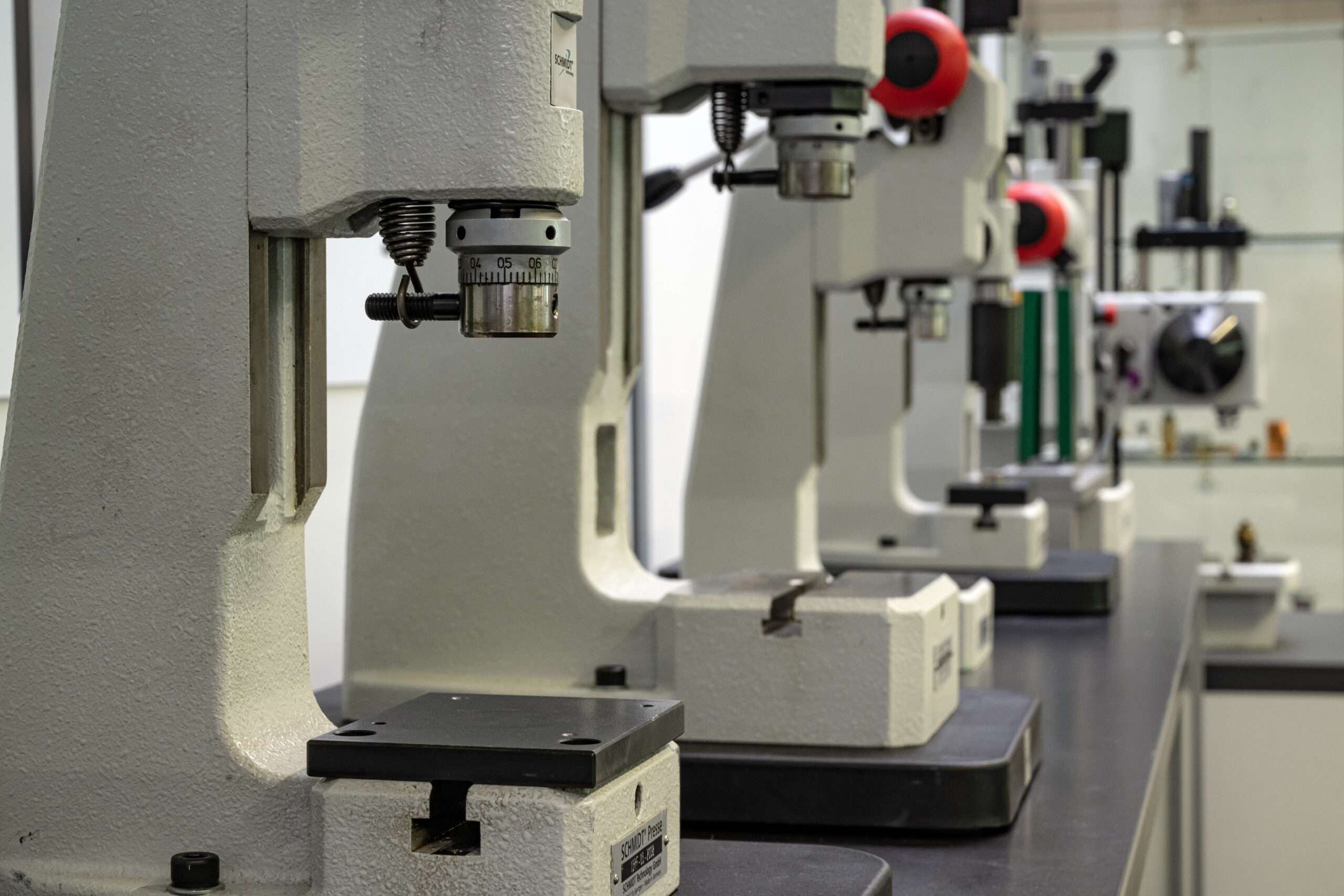 Les presses SCHMIDT Technology se retrouvent dans toutes les manufactures de l’Arc horloger.